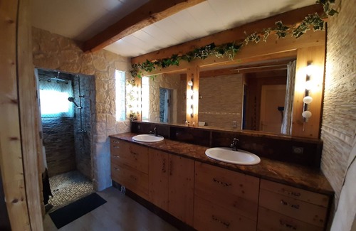 Bregnier-Cordon Ski Chalet | Gîte Prestige - Fishing cottage on the edge of a pond
