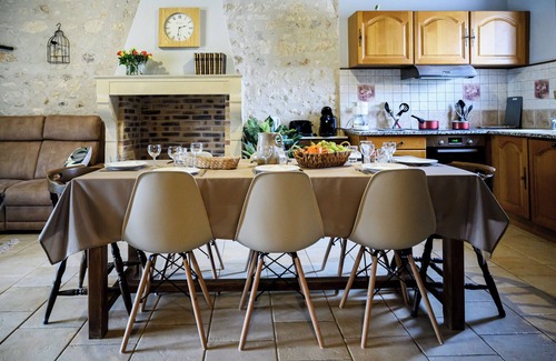 Chenou House | Gîte Prunier sleeps 8 with heated pool
