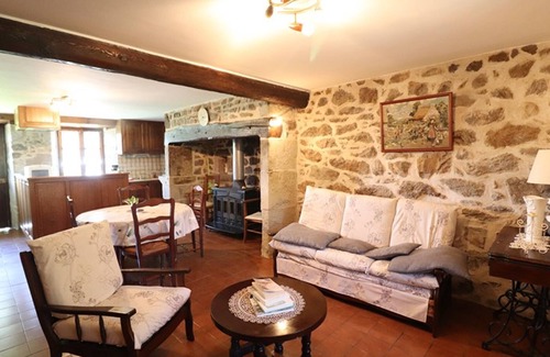 Saint-Etienne-de-Chomeil Cottage | Gite Saint-Étienne-de-Chomeil, 2 bedrooms, 4 persons