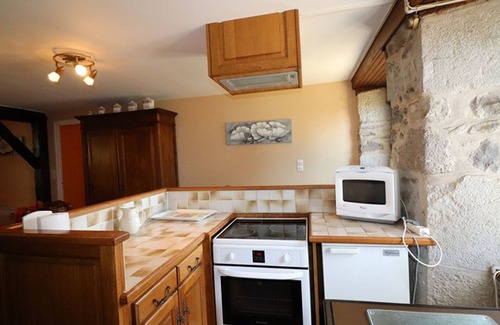 Saint-Etienne-de-Chomeil Cottage | Gite Saint-Étienne-de-Chomeil, 2 bedrooms, 4 persons