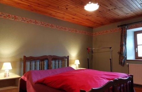 Saint-Julien-des-Chazes Cottage | Gite Saint-Julien-des-Chazes, 4 bedrooms, 9 persons