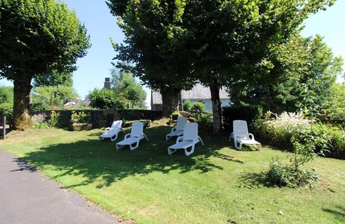 Saint-Bonnet-de-Salers Cottage | Gite Saint-Bonnet-de-Salers, 6 bedrooms, 14 persons