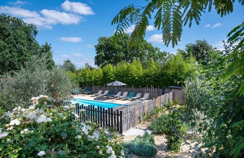 Pujaudran Cottage | Gîte Saint-Jacques-de-Compostelle, 2 rooms, 2 bathrooms, very cool in summer, very large terrace 1 to 4 people - shared outdoor pool - private jacuzzi optional