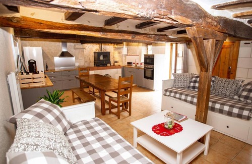 Sennevieres Cottage | Gite Sennevières, 6 bedrooms, 24 persons