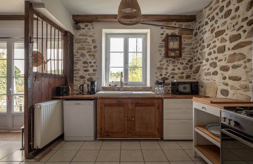 Lucq-de-Bearn House | Gîte sleeps 10, with indoor swimming pool ideal for families