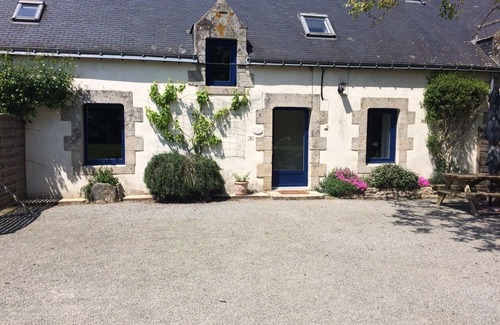 Moustoir-Remungol Cottage | Gite sleeps 6 - heated indoor swimming pool
