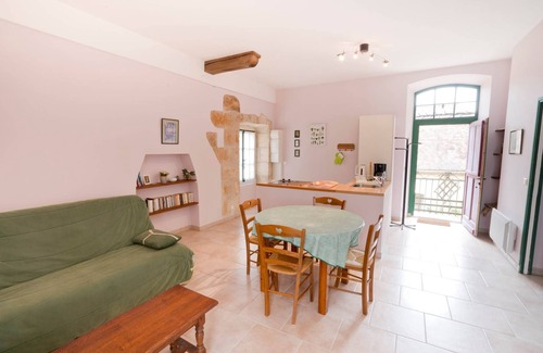 Villamblard House | Gite Vert, 2 room apartment located on the first floor