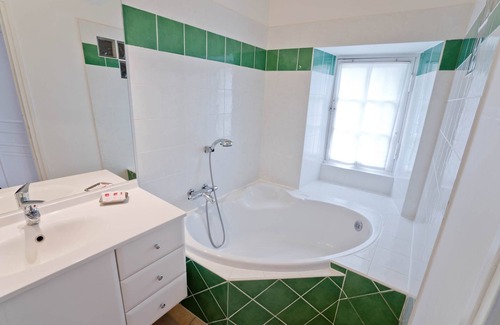 Villamblard House | Gite Vert, 2 room apartment located on the first floor
