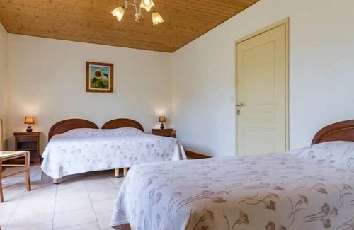 Vieillevigne Cottage | Gite Vieillevigne, 3 bedrooms, 9 persons