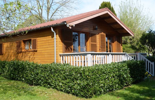 Dicy House | Gite with Jacuzzi and indoor pool, in quiet hamlet.