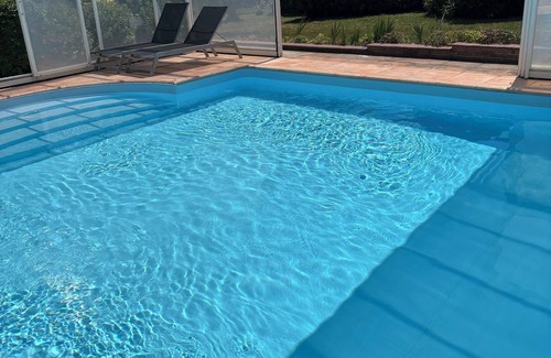 Dicy House | Gite with Jacuzzi and indoor pool, in quiet hamlet.