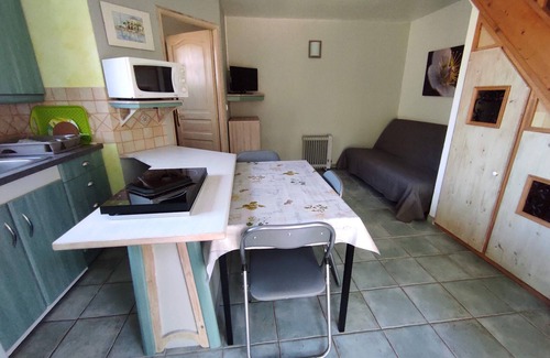 Saint-Julien Apartment | Gite with swimming pool Verdon/Gréoux Bains/Lac Esparron. Pets accepted