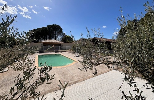 Ruoms Ski Chalet | Gîte with trees, Via Ardèche access, swimming pool, large covered terrace,