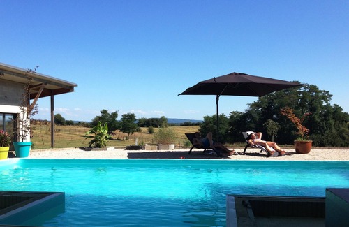 Dampierre Cottage | GÎTES 23M2 with terrace, heated pool, SPA and sauna