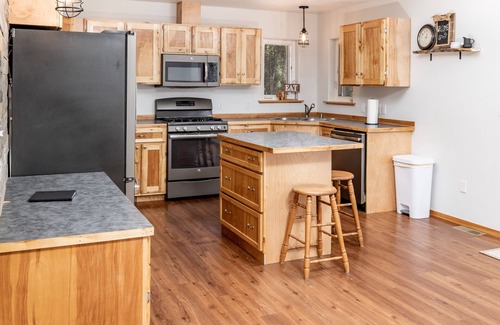 Butte House | Glacial Mountain Grove- a beautiful get-away!