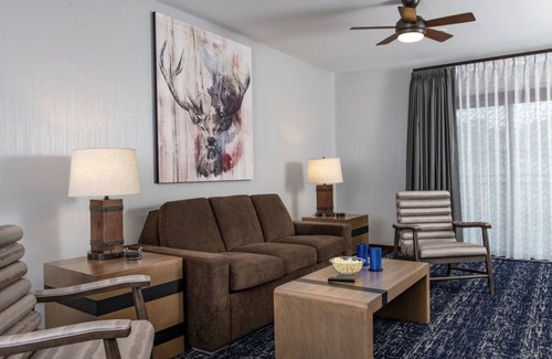 Lake Delton Resort | Glacier Canyon - FREE Wilderness Water Park Passes, Game Room & More! Sleeps 4
