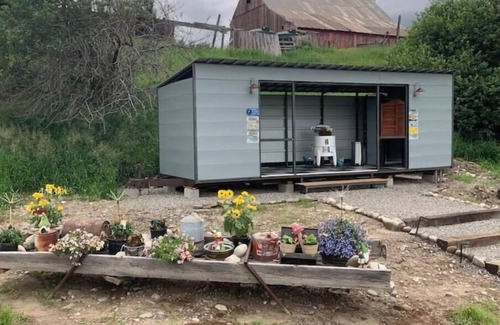 Reed Point House | Glacier, chill out in this cool camper!