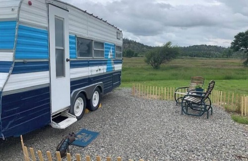 Reed Point House | Glacier, chill out in this cool camper!