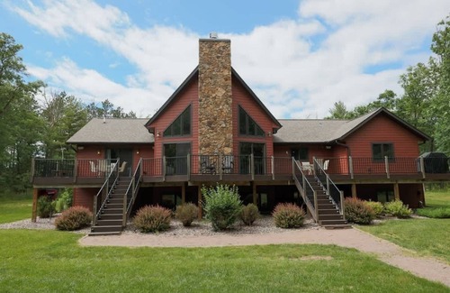 Mauston House | Glacier Woods at Castle Rock Lake- 7 BEDROOMS/SLEEPS 22
