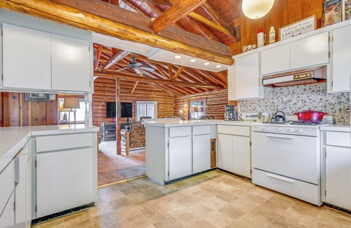 Gladwin Cottage | Gladwin Lakefront Cottage w/Deck, Grill!