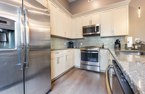 Central Business District Condo | ✨GLAM MEETS DOWNTOWN HISTORIC CHARMER✨Spacious Corner Condo with Sleeper Sofa | The Stella