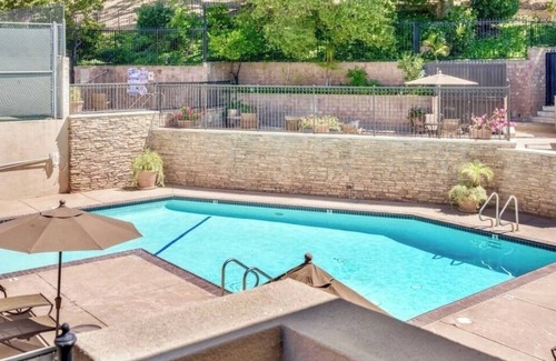 Westlake Village Apartment | Glam Westlake 2BR. Balcony, Pool & Jacuzzi views + Complimentary Veuve Clicquot