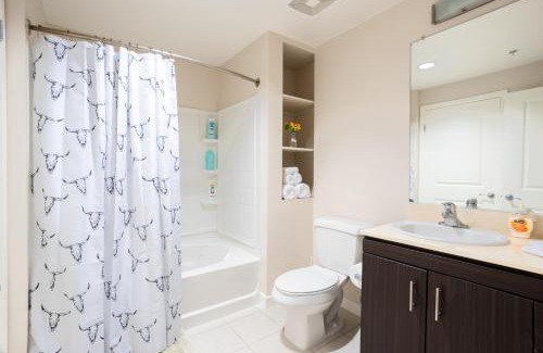 Mid-Wilshire Apartment | Glamorous 3Beds Pool BBQ Near Universal Studio
