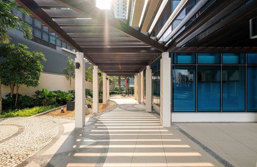 Pinagsama Condo | Glamorous 3BR Suite with Bathtub in Uptown BGC