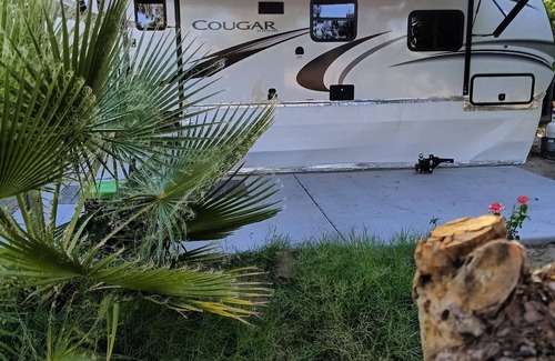 Mojave Desert House | Glamorous camping in a beautiful like new 24' Cougar near Death Valley.
