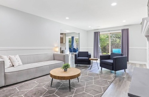 Wasco House | Glamorous Game Rm Home, 4 BRS, 2.5 Bath