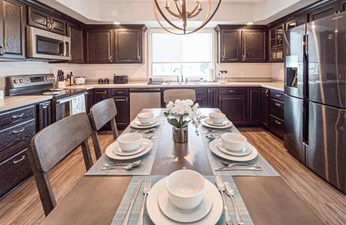 Evansville Apartment | Glamorous Renovated Modern Home