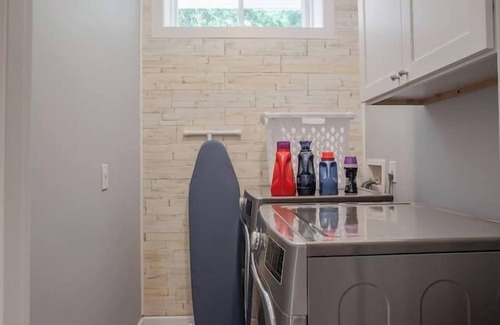 Hyde Park House | Glamorous, Upscale 5B Hyde Park Home w/Patio