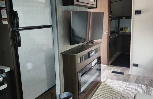 DeLand House | Glamping at its finest! Come Glamp with us in this beautiful RV that sleeps 10!