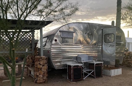 Tucson Cottage | “Glamping” at its finest. Meet Genevieve, a restored 1959 Fan travel trailer.