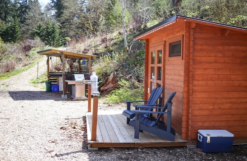 Duncan RV Rental | Glamping Bunkie Cabin Near the Cowichan River