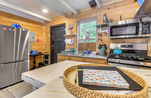 Franklin Cabin | Glamping Getaway at Lake Carmi Cabin!