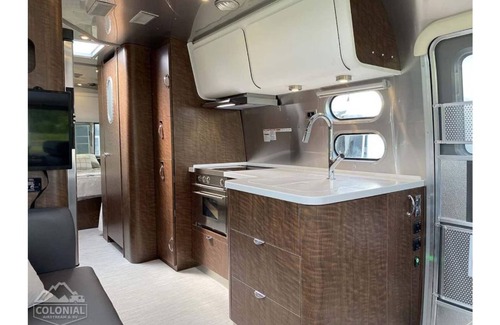 Lorton House | Glamping in the DMV - 2022 Airstream Globetrotter 27FB