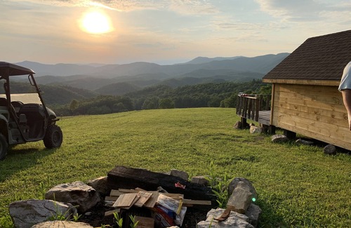Covington Cabin | Glamping in the Tiny House with a Huge View