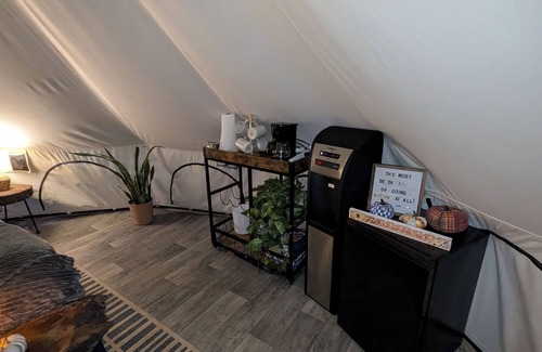 Clarkesville RV Rental | Glamping Retreat in North Georgia Mountains, Fully furnished, With AC