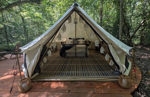 Clarkesville RV Rental | Glamping Retreat in North Georgia Mountains, Fully furnished, With AC