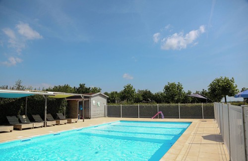 Jayac RV Rental | Glamping 'Safarilodge Tent 1 - 5 Personnes' with Private Terrace, Shared Garden and Wi-Fi