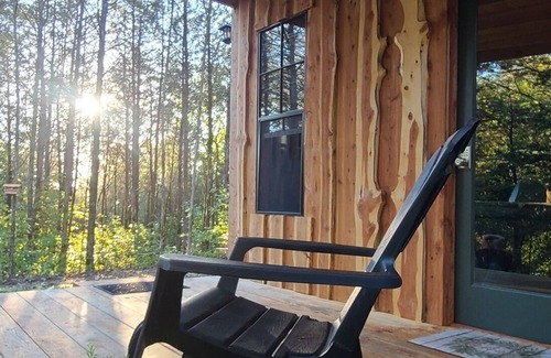 Mohawk Cabin | GlampVentures "Cedar Suncatcher" @river/lake near Smoky Mtns