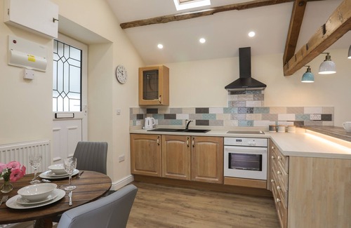 Barmouth Cottage | GLAN MEON COTTAGE, pet friendly in Barmouth