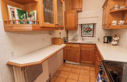 Ystradgynlais Cottage | GLAN YR AFON, pet friendly, with a garden in Ystradgynlais