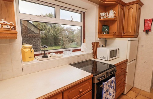 Ystradgynlais Cottage | GLAN YR AFON, pet friendly, with a garden in Ystradgynlais