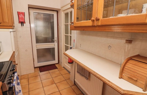 Ystradgynlais Cottage | GLAN YR AFON, pet friendly, with a garden in Ystradgynlais