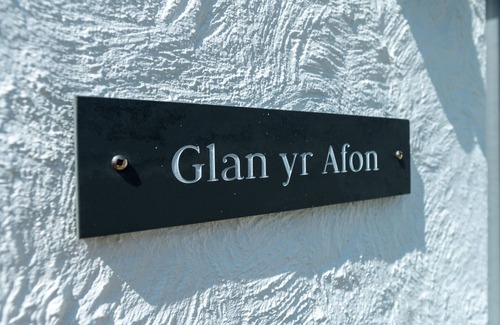 Cylch-Y-Garn Cottage | Glan Yr Afon - sleeps 5 guests in 3 bedrooms