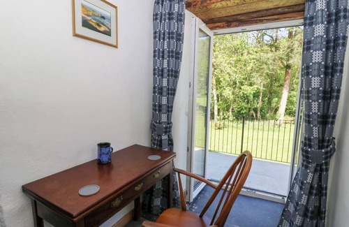 Felindre Farchog Cottage | GLANDUAD FAWR, pet friendly, with open fire in Newport, Pembrokeshire