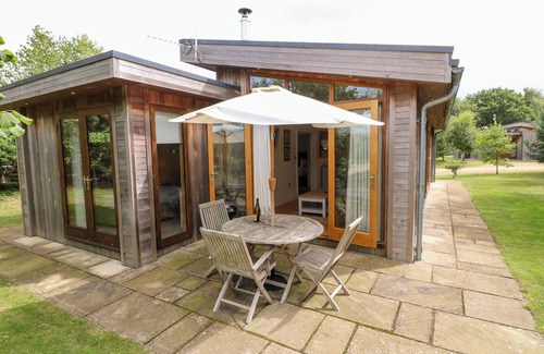 Barnsdale Cottage | GLASTON, pet friendly, with open fire in Exton, Rutland
