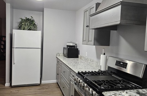 Glen Burnie House | Glen Burnie Escape - Pet friendly with easy access to multiple attractions.